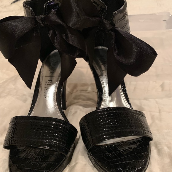 Black house white market heels - Picture 5 of 5